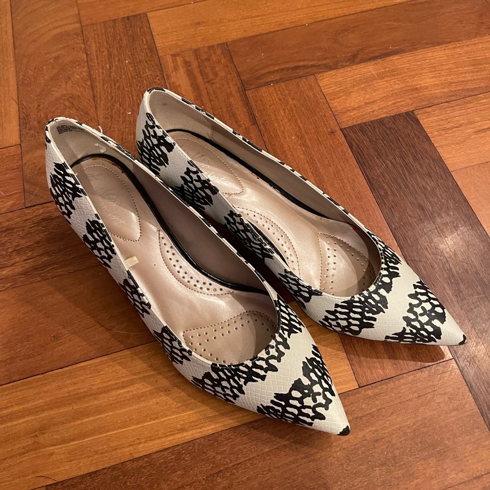 size 10, snake skin design heels